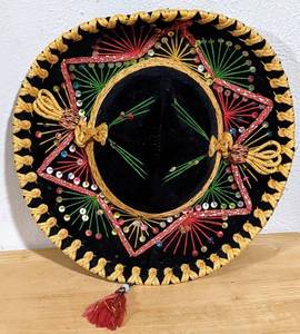 lot 108 image: Childrens Mexican Sombrero Hat 14.5 across