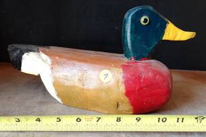 lot 7 image: HAND CARVED WOOD DUCK