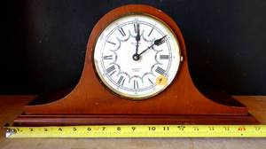 lot 9 image: BULOVA BETTERY POWERED CHIME MANTLE CLOCK
