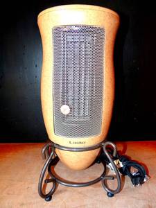 lot 11 image: Lasko 1500W Designer Series Ceramic Space Heater, 6405, Beige - TESTEDWORKS $$