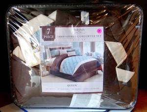 lot 18 image: HYDE PARK 7 PIECE EMBROIDERED COMFORTER SET