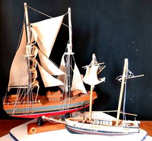 lot 39 image: VINTAGE WOODEN MODEL SHIPS - LOT OF 2