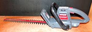 lot 121 image: CRAFTSMAN 18 ELECTRIC HEDGE TRIMMER