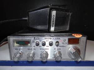 lot 129 image: VINTAGE Cobra (25 LTD) - Classic, Instant Channel 9, AMPA, 40 Channel CB Radio
