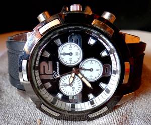 lot 145 image: NICE WORKING GENEVA MENS WATCH - VERY STYLISH
