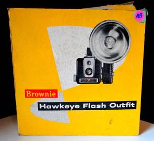 lot 169 image: VINTAGE HAWKEYE BROWNIE FLASH CAMERA SYSTEM IN ORIGINAL BOX