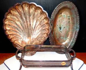lot 205 image: VINTAGE COLLECTION OF SILVERPLATE METAL