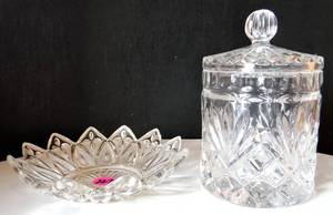 lot 227 image: NICE COLLECTION OF CUT GLASS AS SHOWN