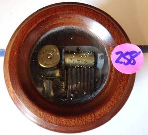 lot 258 image: REUGE SWISS MOVEMENT MUSIC DEVICE - PLAYS FASCINATION - WORKS