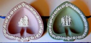 lot 259 image: PRETTY PAIR OF WEDGEWOOD SPADE SHAPED PLATES