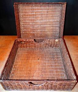 lot 266 image: PAIR OF WICKER STORAGE TRAYS - LARGE