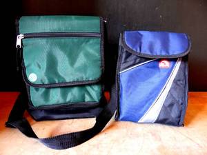 lot 267 image: PAIR OF INSULATED LUNCH BAGS - 1 IGLOO BRAND