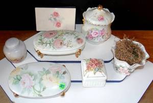 lot 283 image: NICE COLLECTION OF FLORAL PATTERN 6630 CHINA KNICK KNACKS