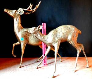 lot 285 image: AWESOME CAST BRASS BUCK & FOE - WEIGHS 16.5 POUNDS