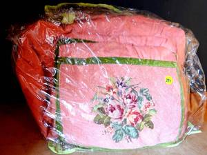 lot 291 image: VINTAGE EMBROIDERED BED SET