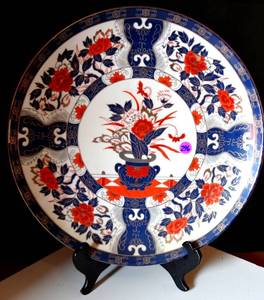lot 296 image: COLORFUL IMARI JAPAN 14 DESIGNER PLATE WITH STAND