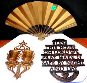 lot 299 image: COLLECTION OF BRASS WALL HANGERS & RELIGIOUS THEMED CAST HOT PLATE STAND