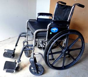 lot 312 image: MEDLINE WHEELCHAIR WITH LEG REST, SUPER SOFT CUSHION - IN LIKE NEW CONDITION $$$