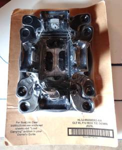lot 323 image: NEWSEALED - Ford HL3J-99286D62-AC CLT RL PU BoxLink Locking Cleat Tie Down wKeys
