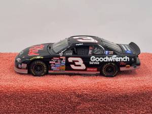 lot 5 image: Dale Earnhardt - 124 GM Goodwrench Plus - Action Performance 1998 Elite