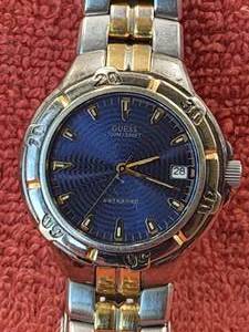 lot 86 image: Mens watch by Guess -