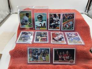 lot 16 image: Selection of football cards