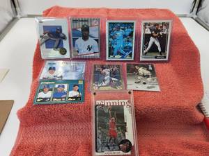 lot 49 image: Selection of Baseball, Hockey and Basketball cards