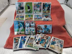 lot 47 image: 1993 Upper Deck Florida Marlins Inaugural Season baseball cards