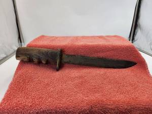 lot 20 image: Vintage handmade hunting knife - 14 long