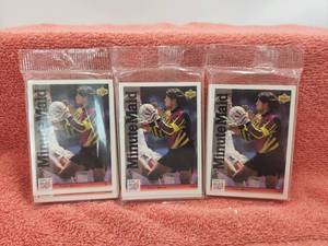 lot 32 image: Selection of 3 sets of Upper Deck Minute Maid Soccer cards
