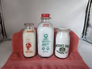 lot 88 image: Selection of 3 vintage glass milk bottles