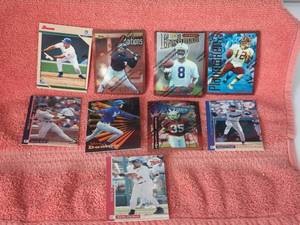 lot 151 image: Selection of Baseball and football cards
