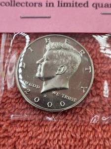 lot 60 image: 2000 Kennedy Half Dollar Gem Proof condition