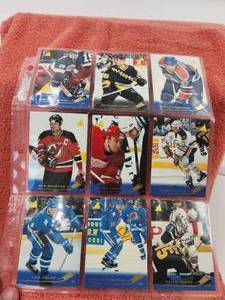 lot 142 image: Selection of 95-96 Pinnacle Hockey cards
