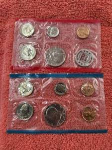 lot 166 image: The Department of the Treasury - 1972 uncirculated mint coin set