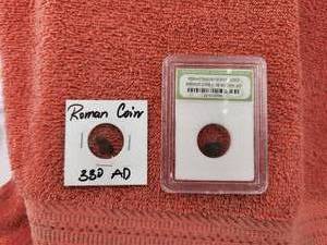 lot 79 image: Vintage Roman Coin (330AD) and Roman Widows Mite (50BS-400AD)