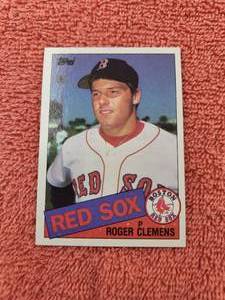 lot 41 image: 1985 Topps Roger Clemens rookie baseball card