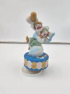 lot 103 image: Musical wind-up clown