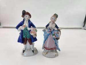 lot 108 image: Vintage porcelain figurines - made in occupied Japan