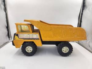 lot 110 image: Vintage Nylint large dump truck