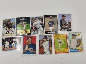 lot 121 image: Selection of baseball cards