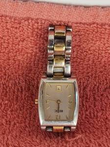 lot 141 image: Ladies Relic watch