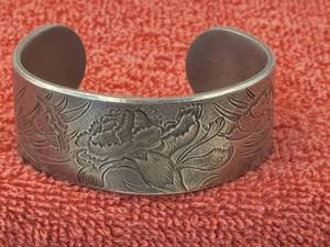 lot 145 image: Salisbury Pewter flower of the month bracelet