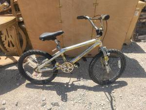lot 185 image: Magna Bike - 20