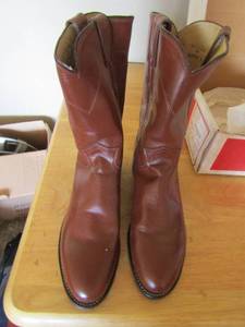 lot 11 image: Mens Justin boots brown size 9 like new
