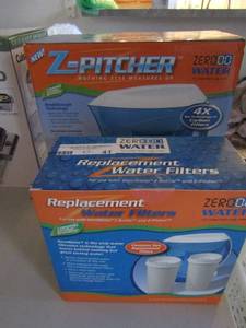 lot 41 image: Z-Pitcher NIB comes with 2 new replaceable Filters