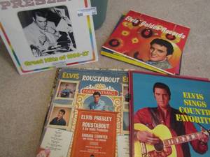 lot 82 image: Lot of 15 Elvis records