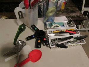 lot 124 image: Kitchen- measuring cups, spoons, knives, potato peeler and more