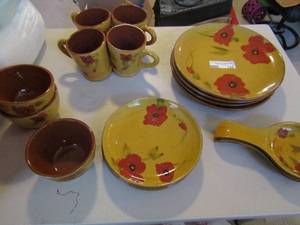 lot 128 image: Fiori di paradiso Ambiance Collections- 4 coffee cups, 2 spoon rests, 3 bowls, 3 saucers and 4 dinner plates