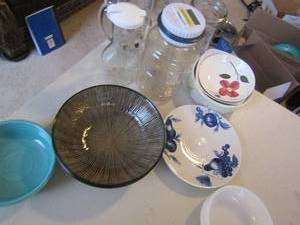 lot 133 image: Lot bowls and cups- fiesta, home trends, Bacardi